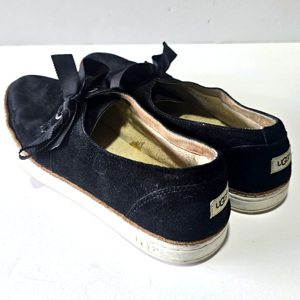 UGG Women's CARILYN Demitasse Slip On Lace Up Ribbon Shoe  Size 7.5
